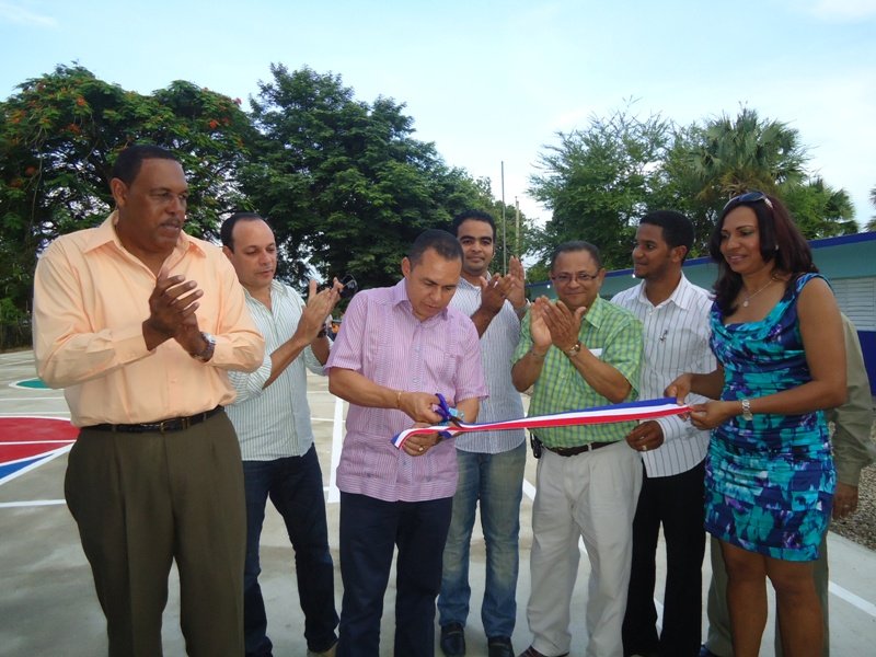 Cancha en la Escuela La Ermita Inauguración